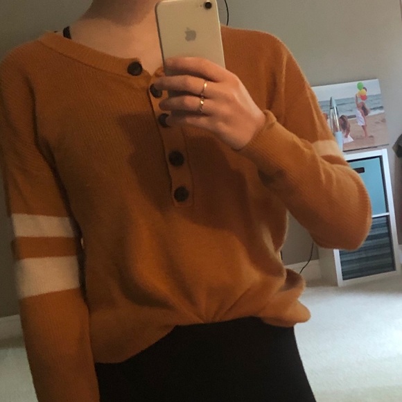 🍂 AE Buttoned Sweater 🍂 - Picture 2 of 4